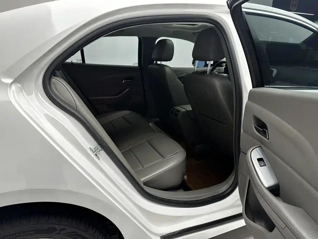 Chevrolet Malibu — миниатюра 18