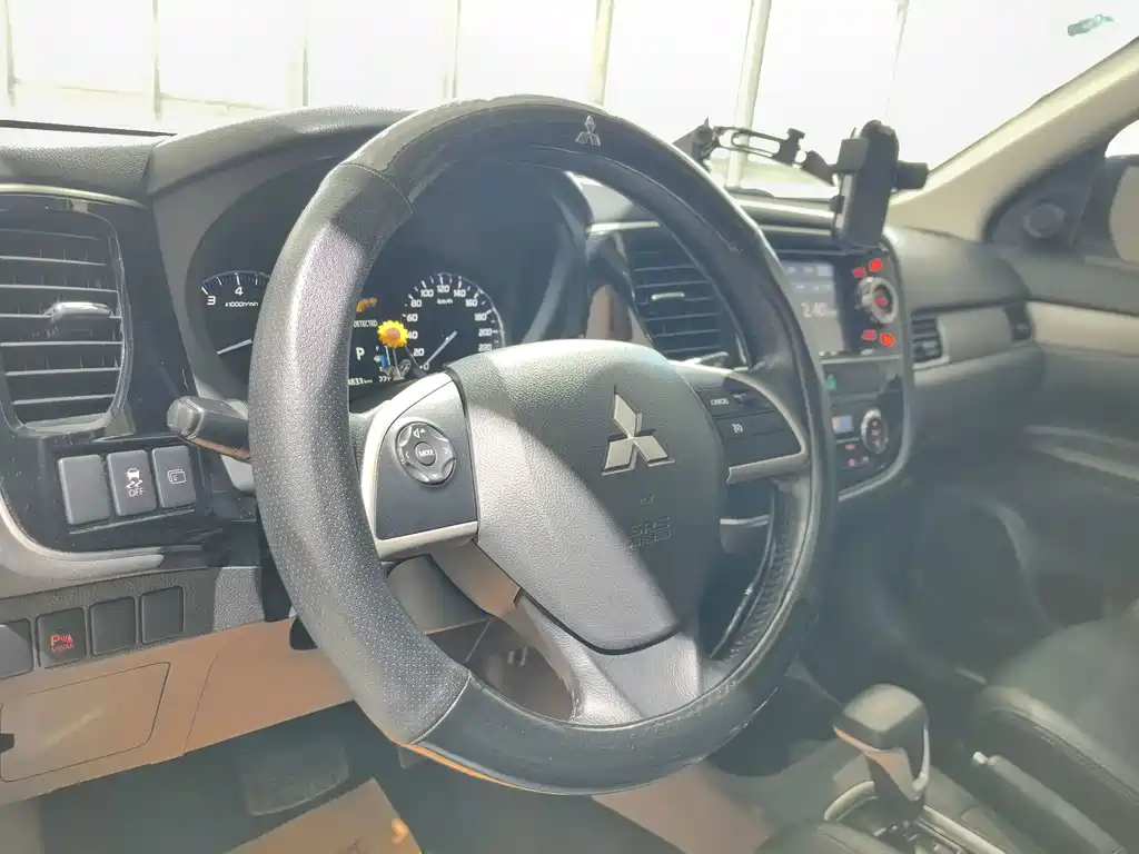 Mitsubishi Outlander (Import) — миниатюра 7