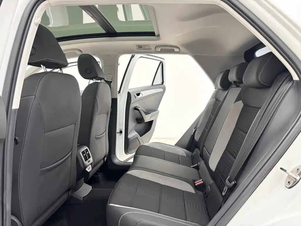 VOLKSWAGEN T ROC EXPLORING SONGS