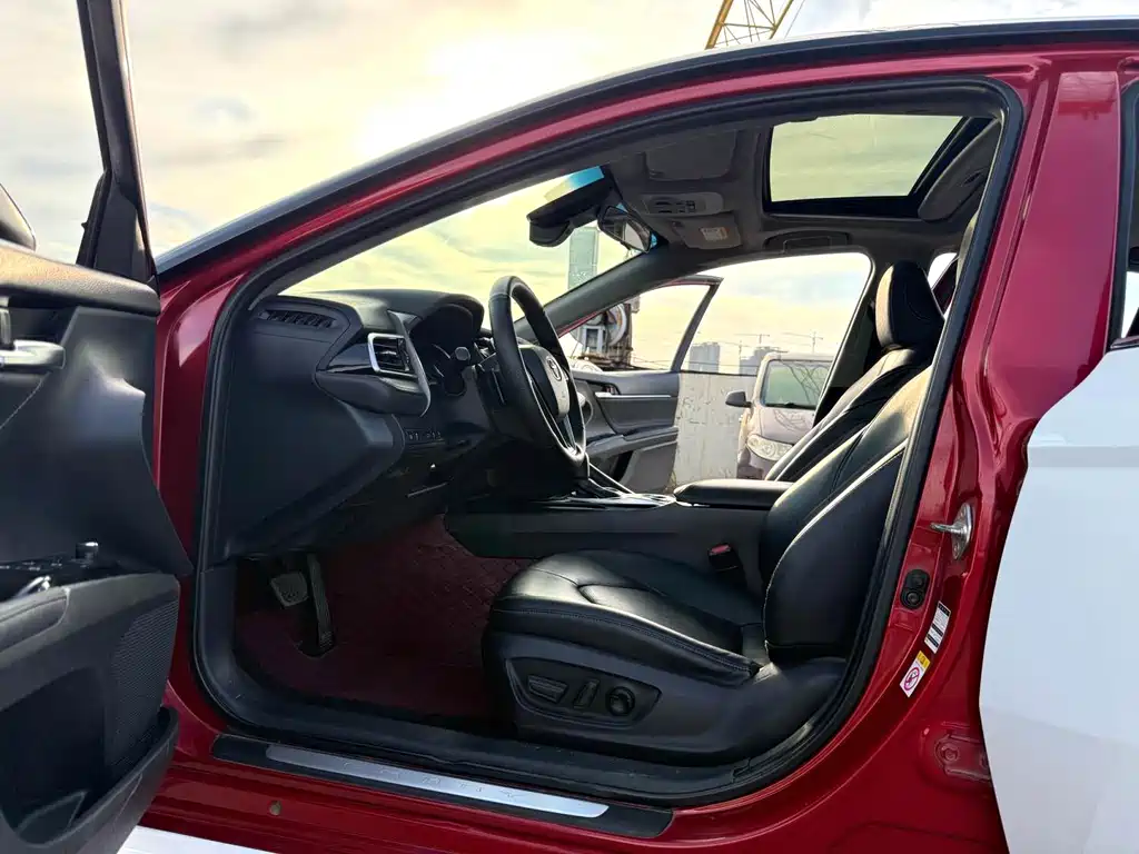 Toyota Camry — миниатюра 4