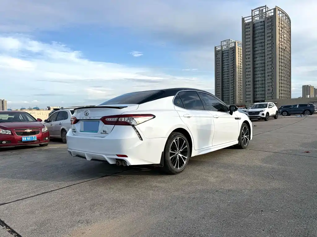Toyota Camry — миниатюра 18