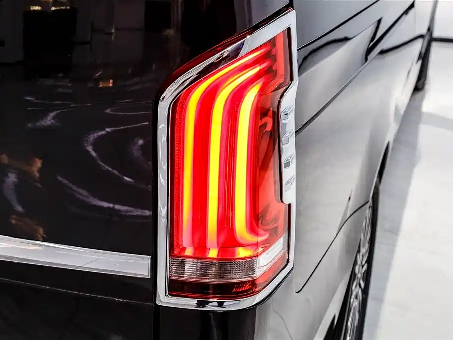 MERCEDES-BENZ V CLASS