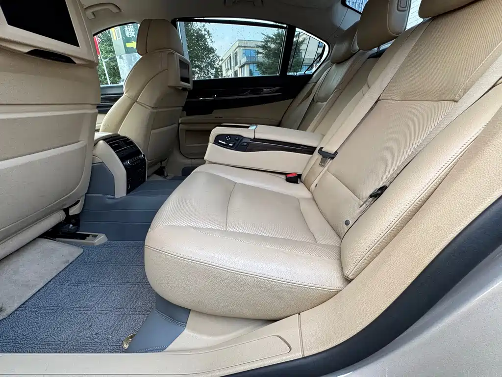 BMW 7 Series — миниатюра 16