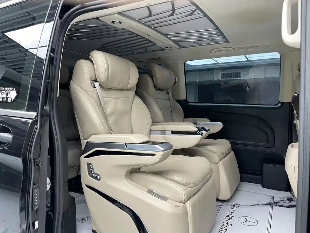 Mercedes-Benz Vito 2024 2.0T Elite 7 мест