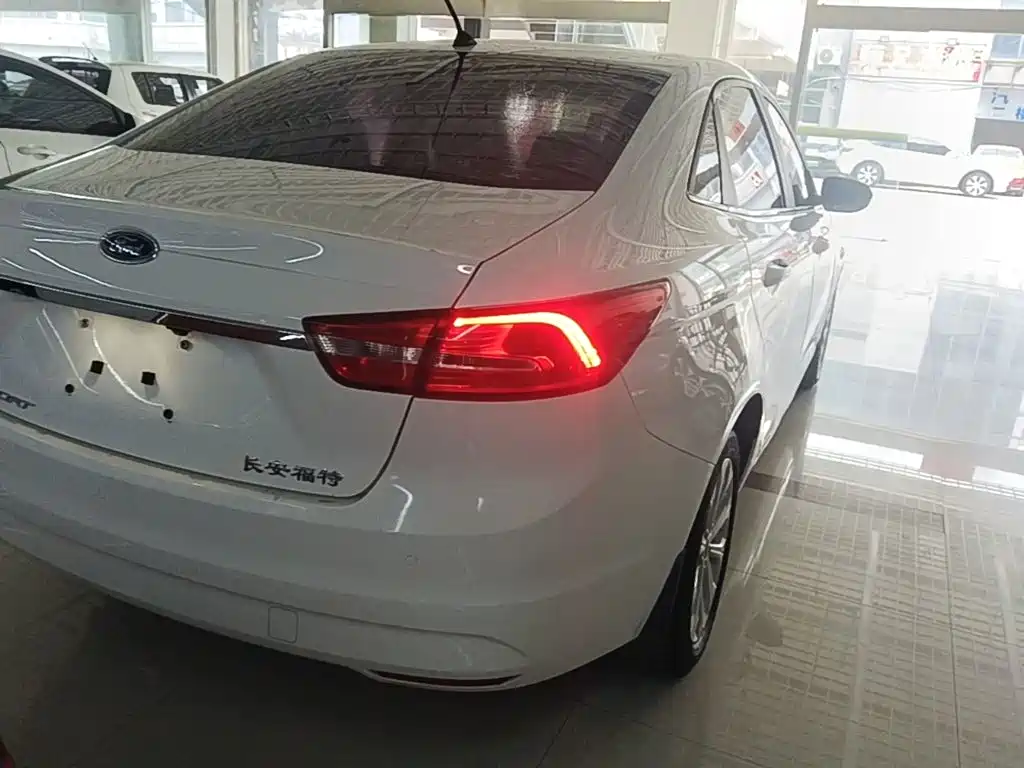 Ford Escort — миниатюра 8