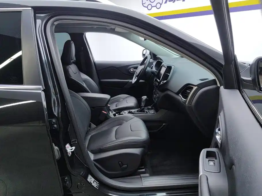 Jeep Cherokee — миниатюра 8