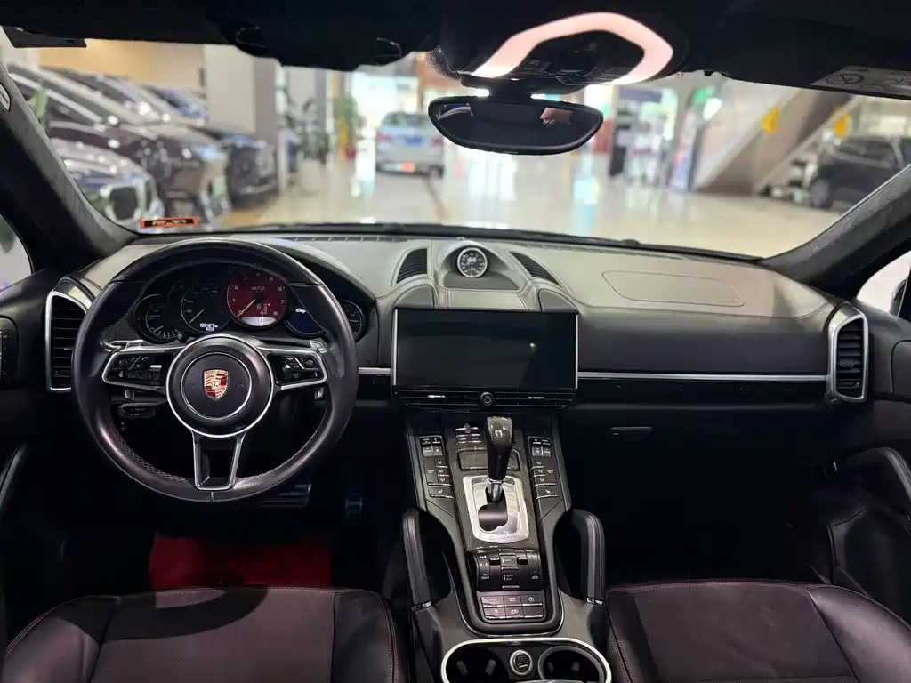 Porsche Cayenne — миниатюра 7