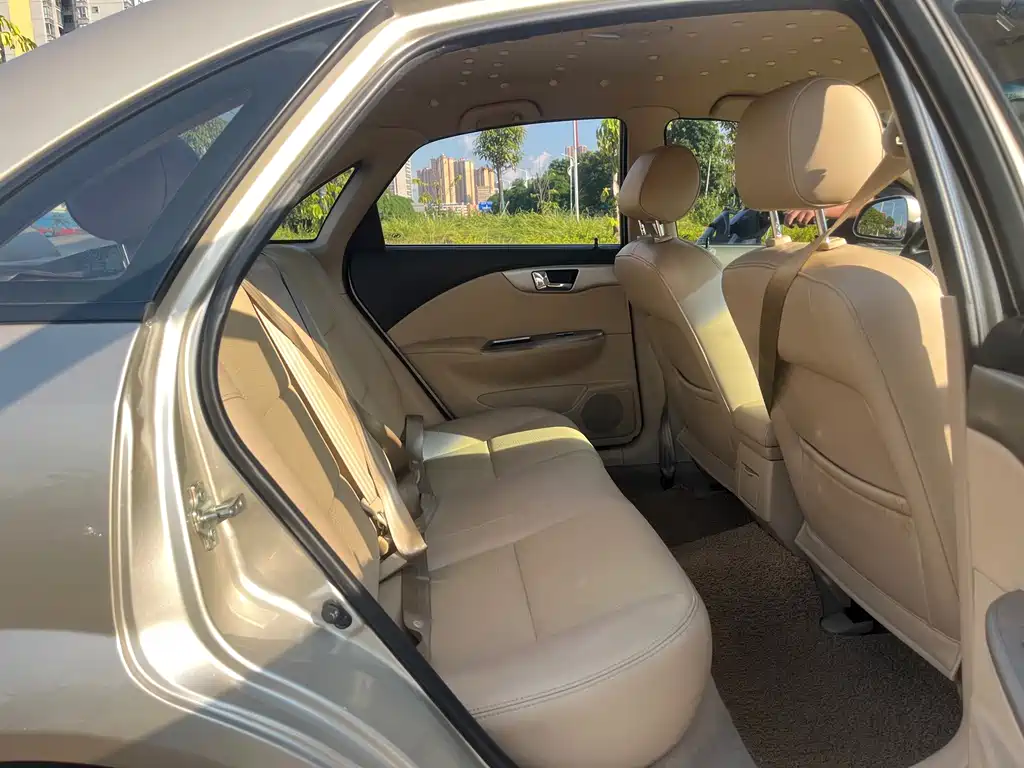 Buick Excelle — миниатюра 9