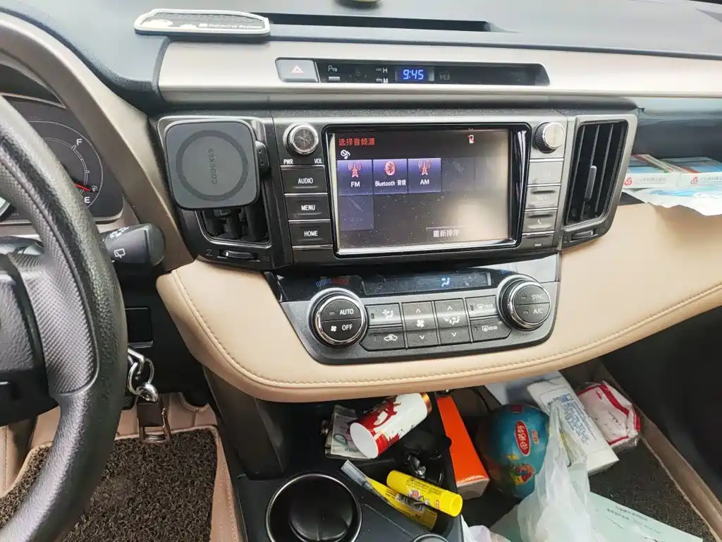 Toyota RAV4 — миниатюра 9