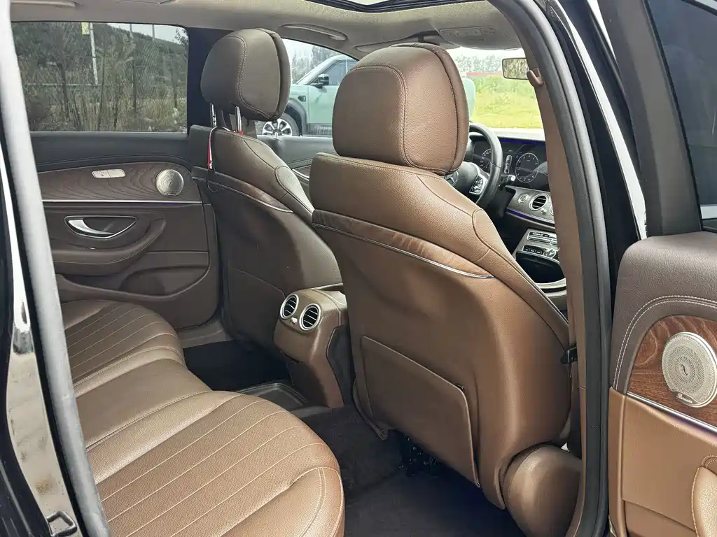 Mercedes-Benz E-Class — миниатюра 16