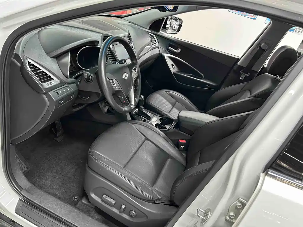 Hyundai Santa Fe — миниатюра 7
