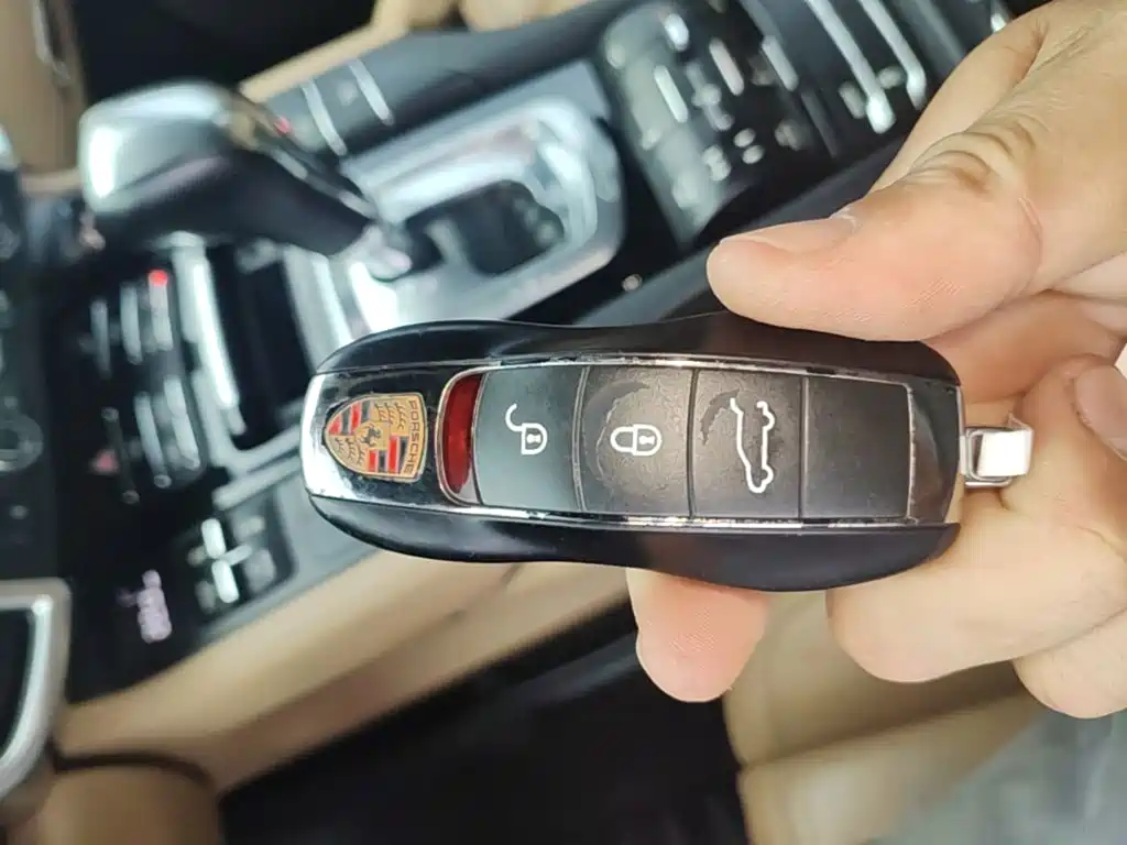 Porsche Cayenne — миниатюра 9