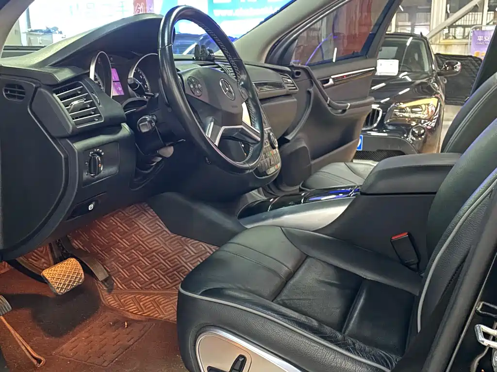 Mercedes-Benz R 2017 R 320 4MATIC