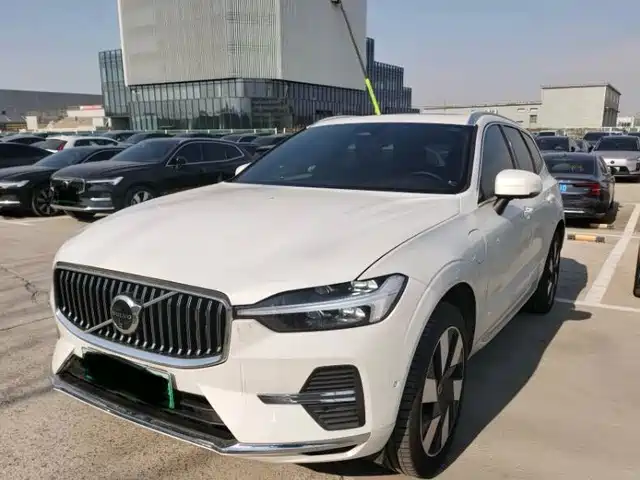 VOLVO XC60 PLUG IN HYBRID 2024