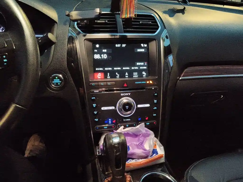 Ford Explorer (Import) — миниатюра 9