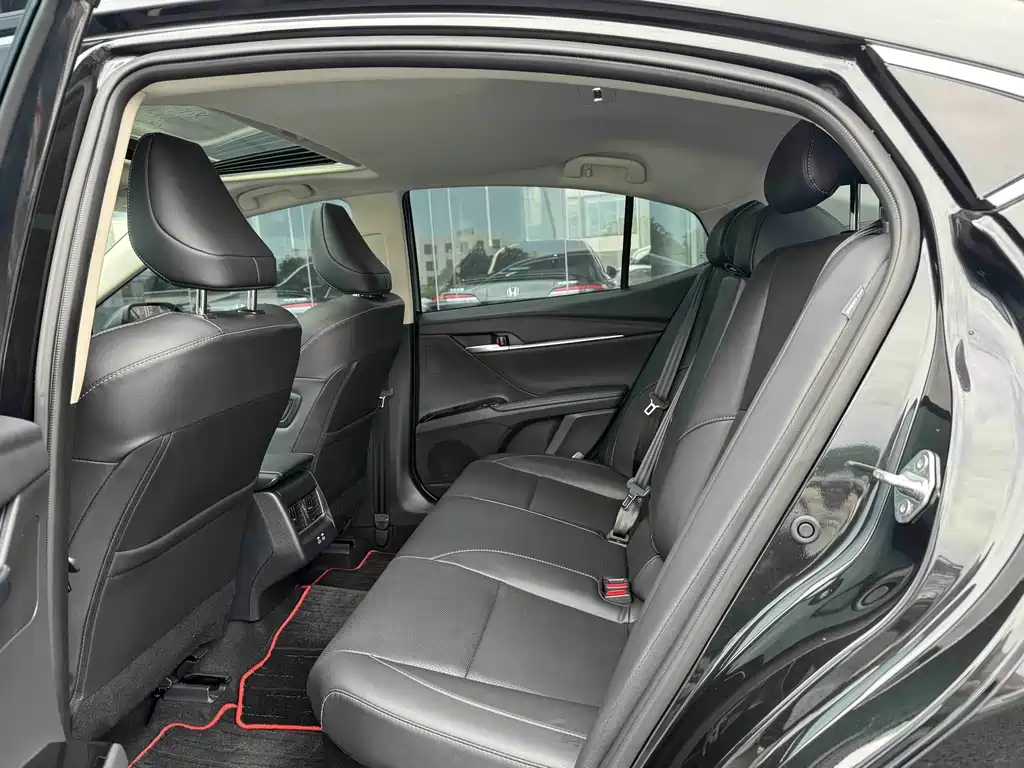 Toyota Camry 2026 2.0HSE Sport Lite