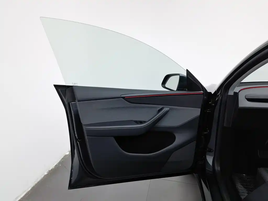 Tesla Model Y — фотографии объявления, Фото 9