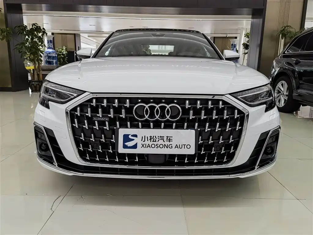 AUDI  A8
