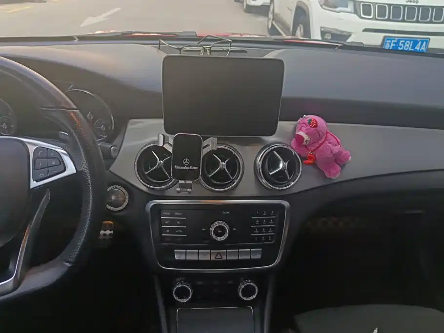 Mercedes-Benz CLA (Import) — миниатюра 13