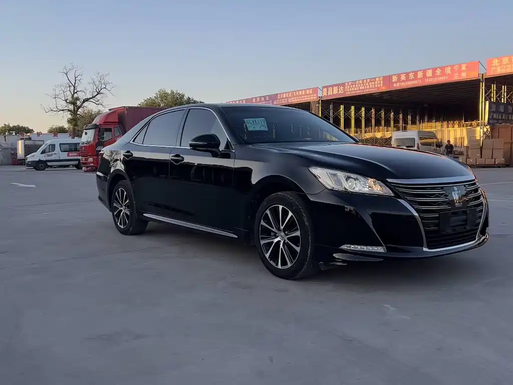 Toyota Crown — миниатюра 2