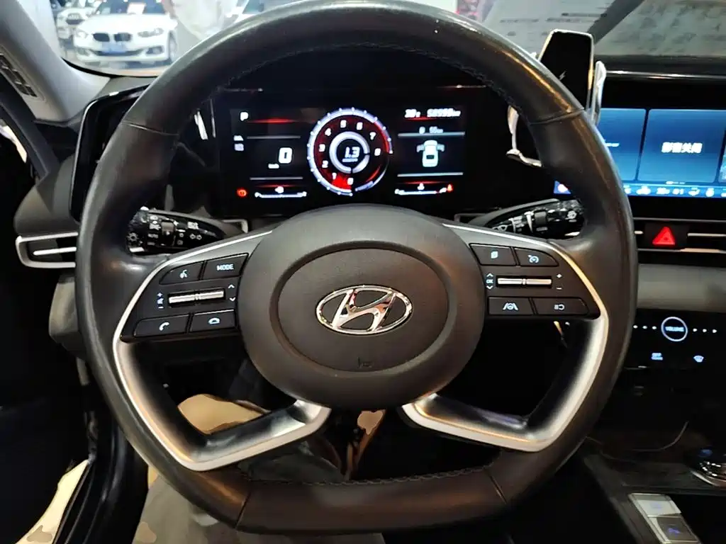 Hyundai Elantra — миниатюра 7