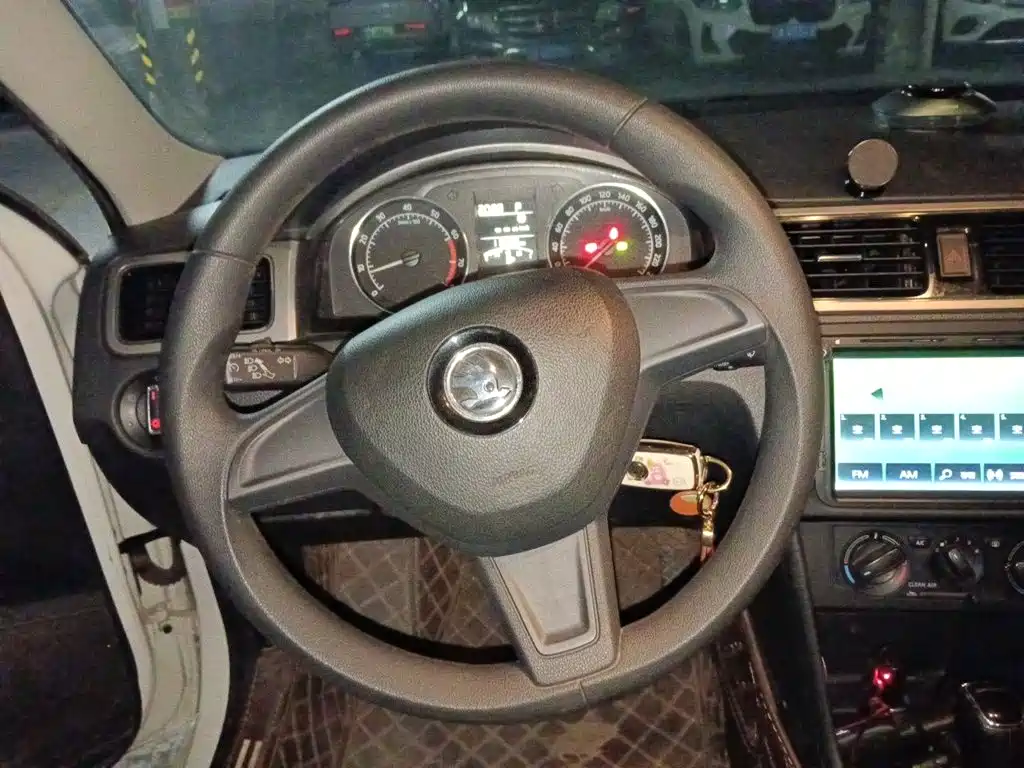 Skoda Rapid Spaceback — миниатюра 6