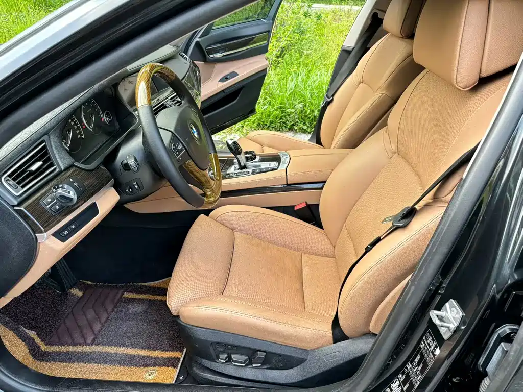 BMW 7 Series — миниатюра 4