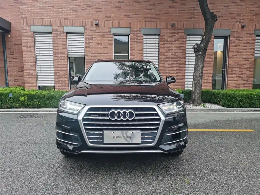 AUDI  Q7