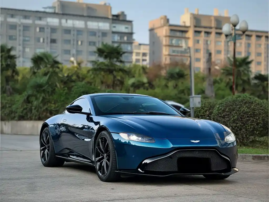 ASTON MARTIN V8 VANTAGE