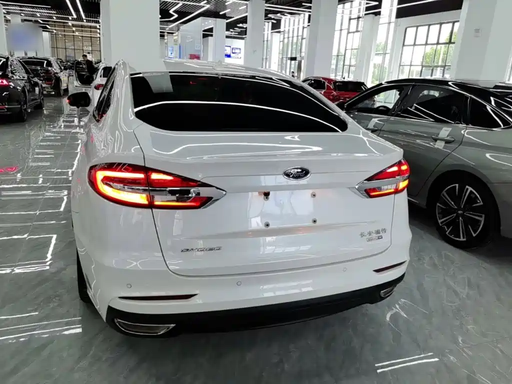 Ford Mondeo — миниатюра 6