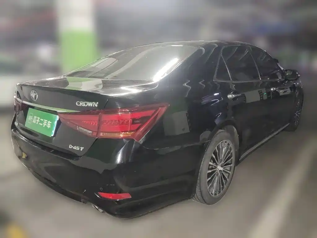 Toyota Crown — миниатюра 6