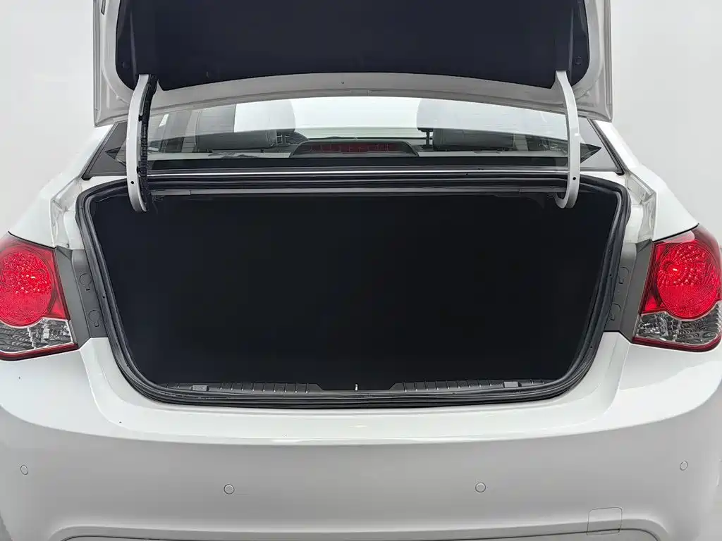 Chevrolet Cruze — миниатюра 16
