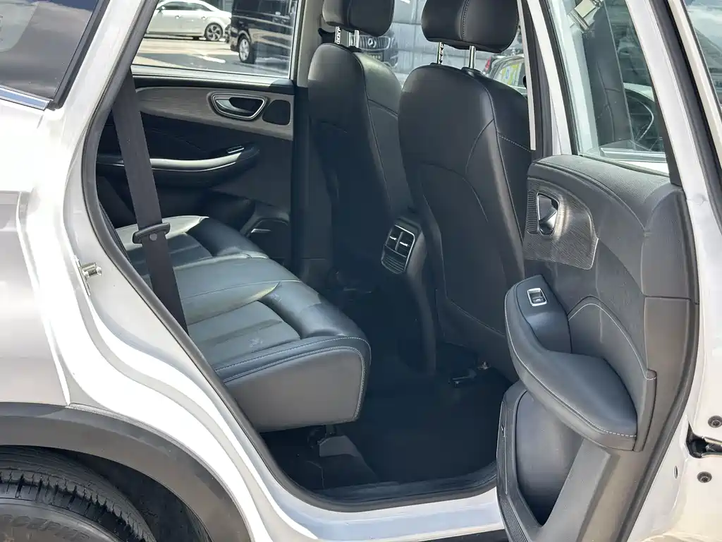 Roewe RX5 — миниатюра 4