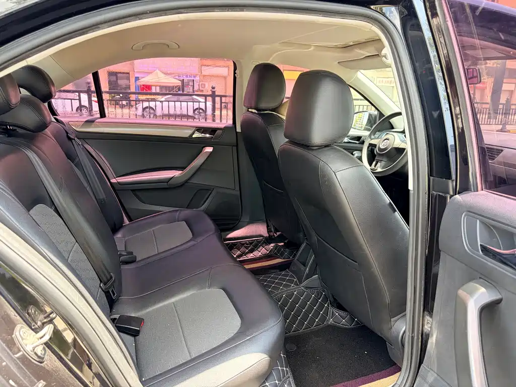 Volkswagen Santana 1.6L Auto Comfort Edition, фото 12