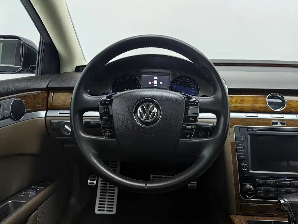 Volkswagen Phaeton — миниатюра 11