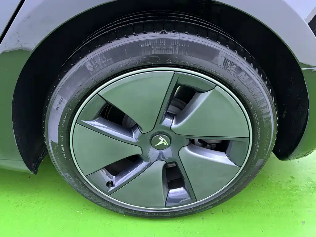 Tesla Model 3 — миниатюра 13