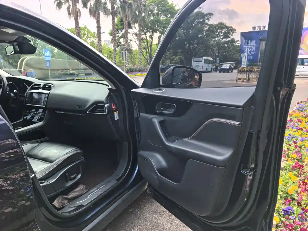 Jaguar F-Pace 2018 2.0T R-Sport Sport