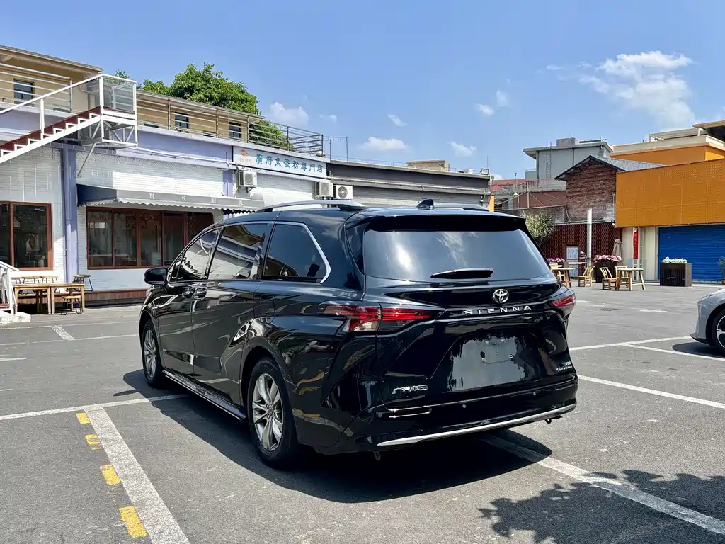 TOYOTA SIENNA