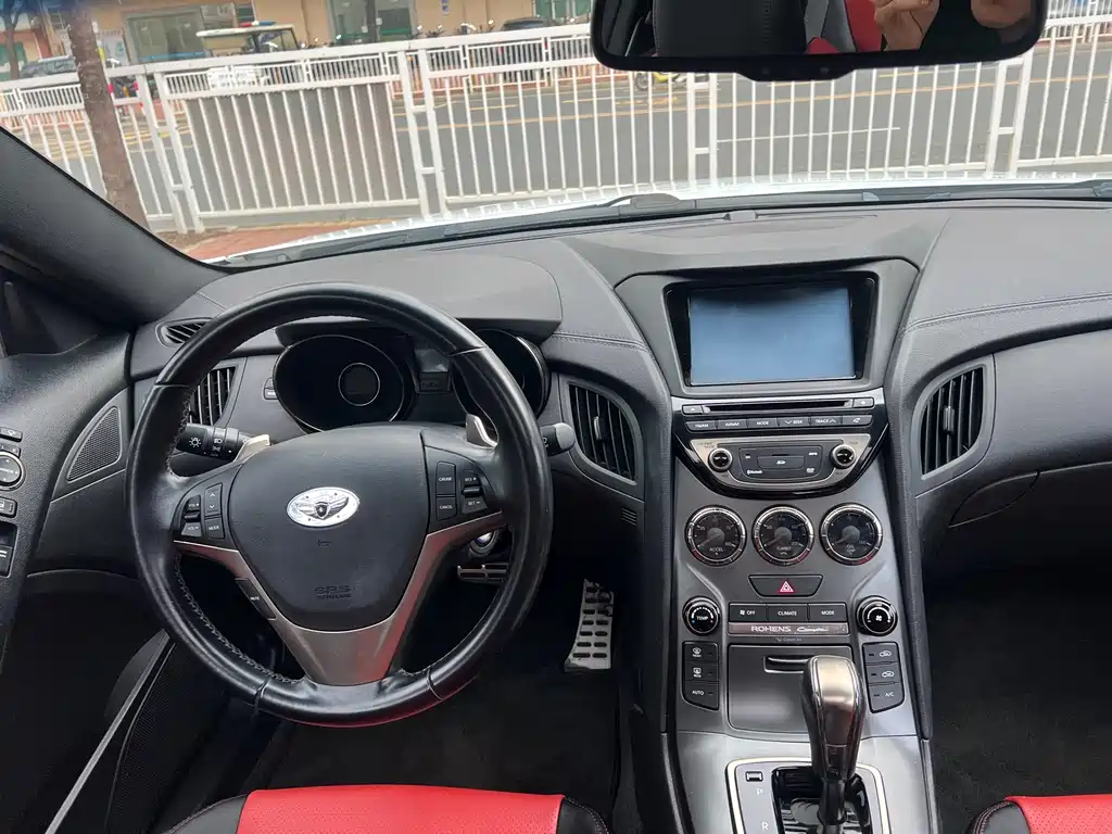 Hyundai Genesis Coupe — миниатюра 12