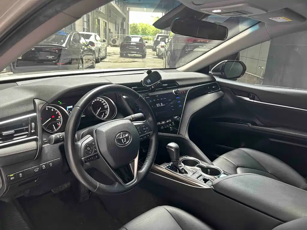 Toyota Camry — миниатюра 14