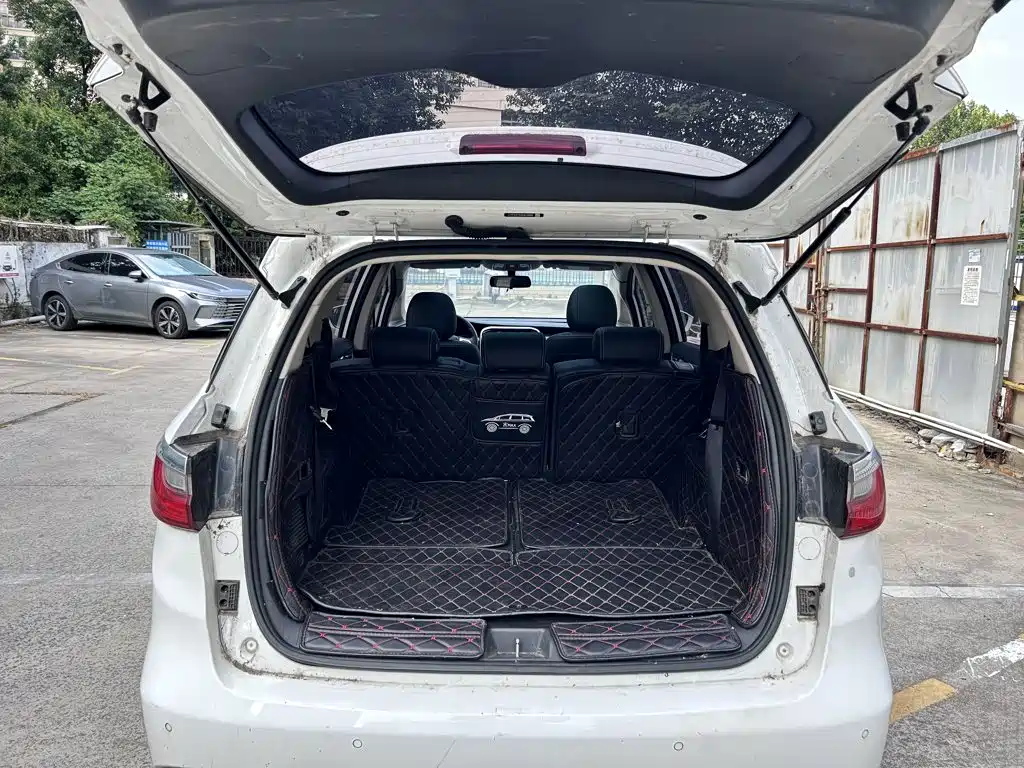 BYD MAX — миниатюра 10