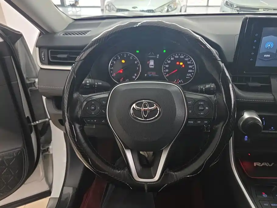 Toyota RAV4 — миниатюра 15