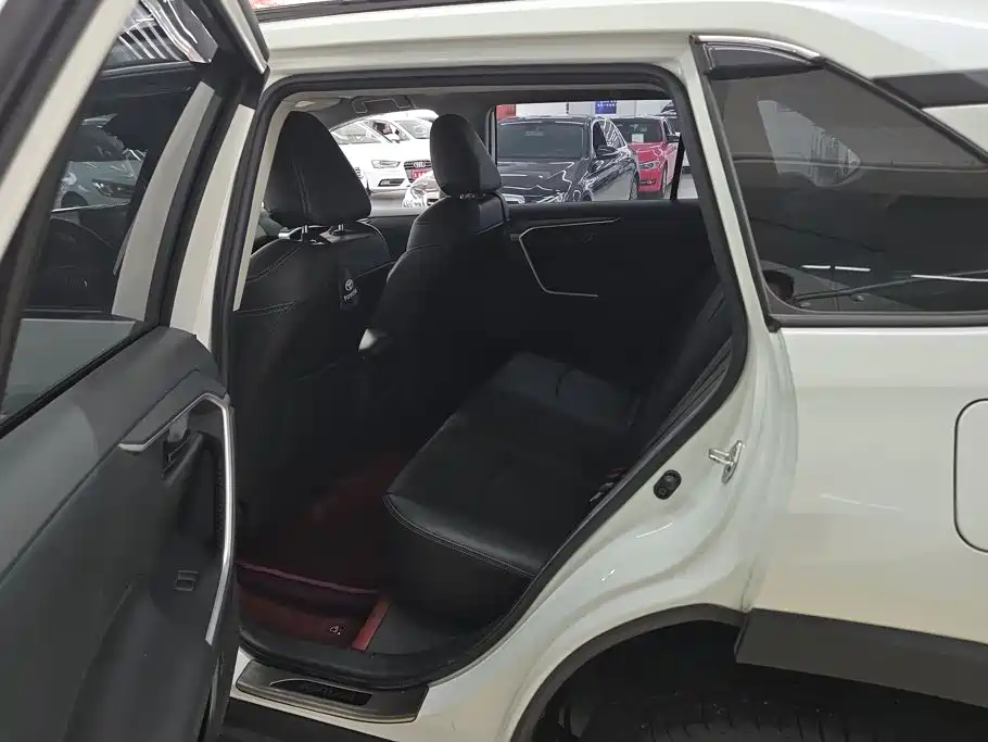 Toyota RAV4 — миниатюра 11
