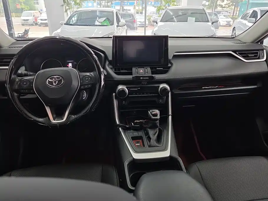 Toyota RAV4 — миниатюра 12
