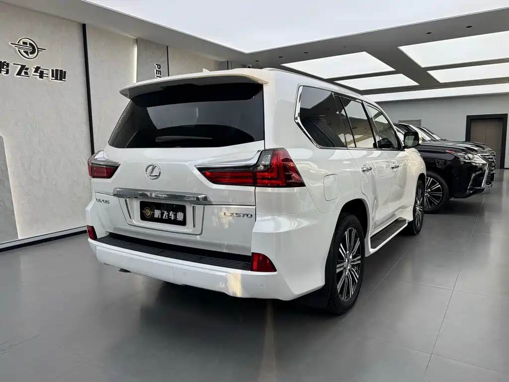 Lexus LX — миниатюра 20
