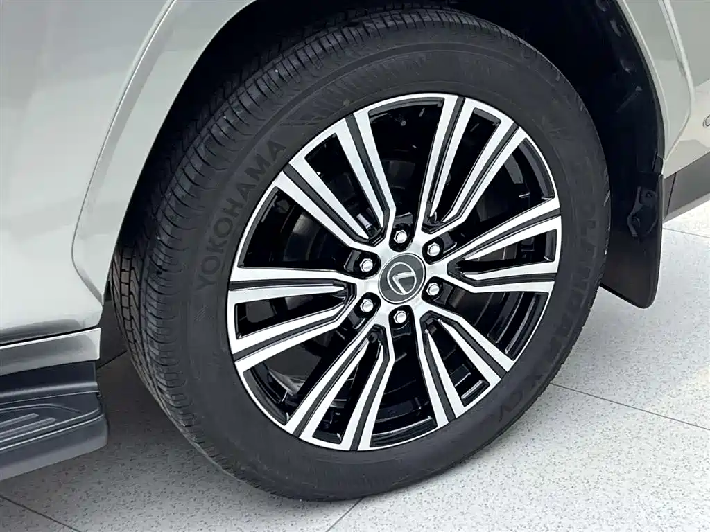 Lexus LX 2025 700h