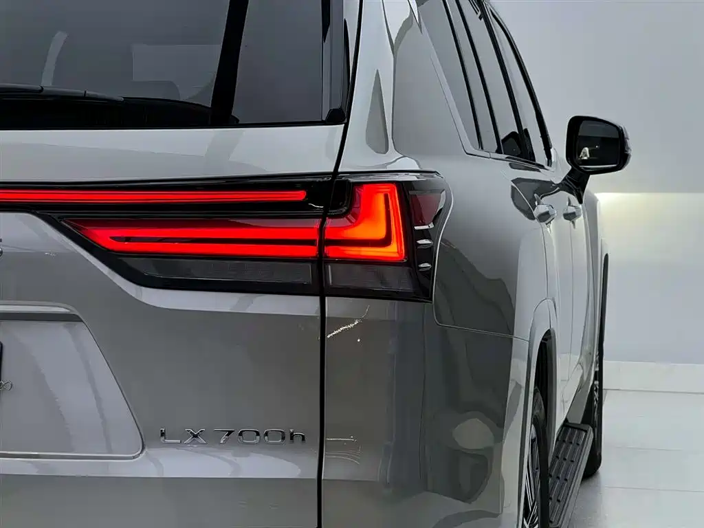 Lexus LX 2025 700h
