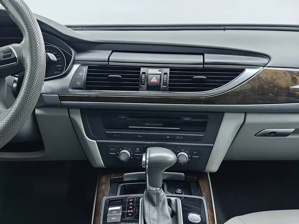 Audi A6L — миниатюра 12