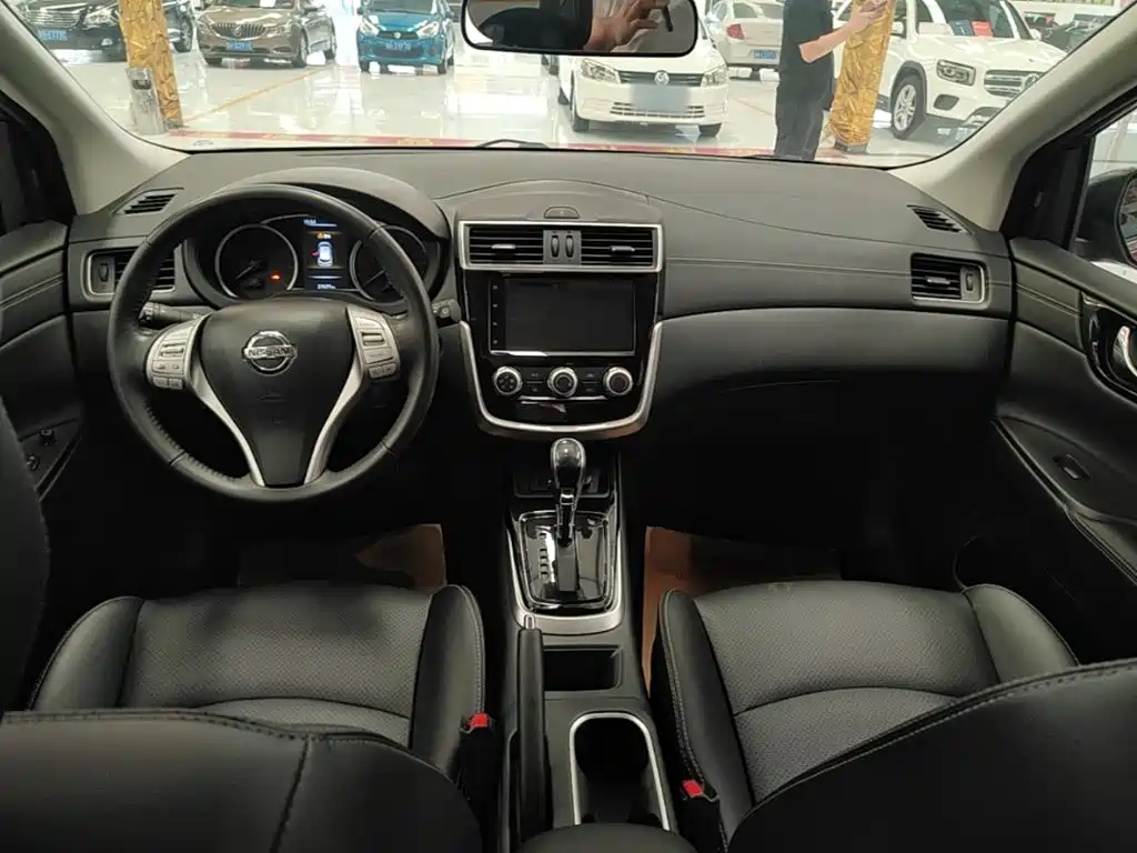 Nissan Tiida — миниатюра 10