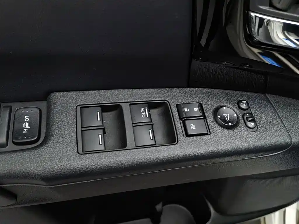 Honda Elysion — миниатюра 9
